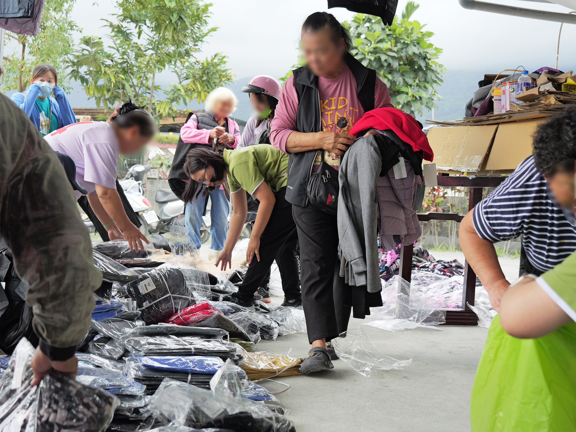 門諾基金會送新衣進光復 讓災民重拾生活尊嚴