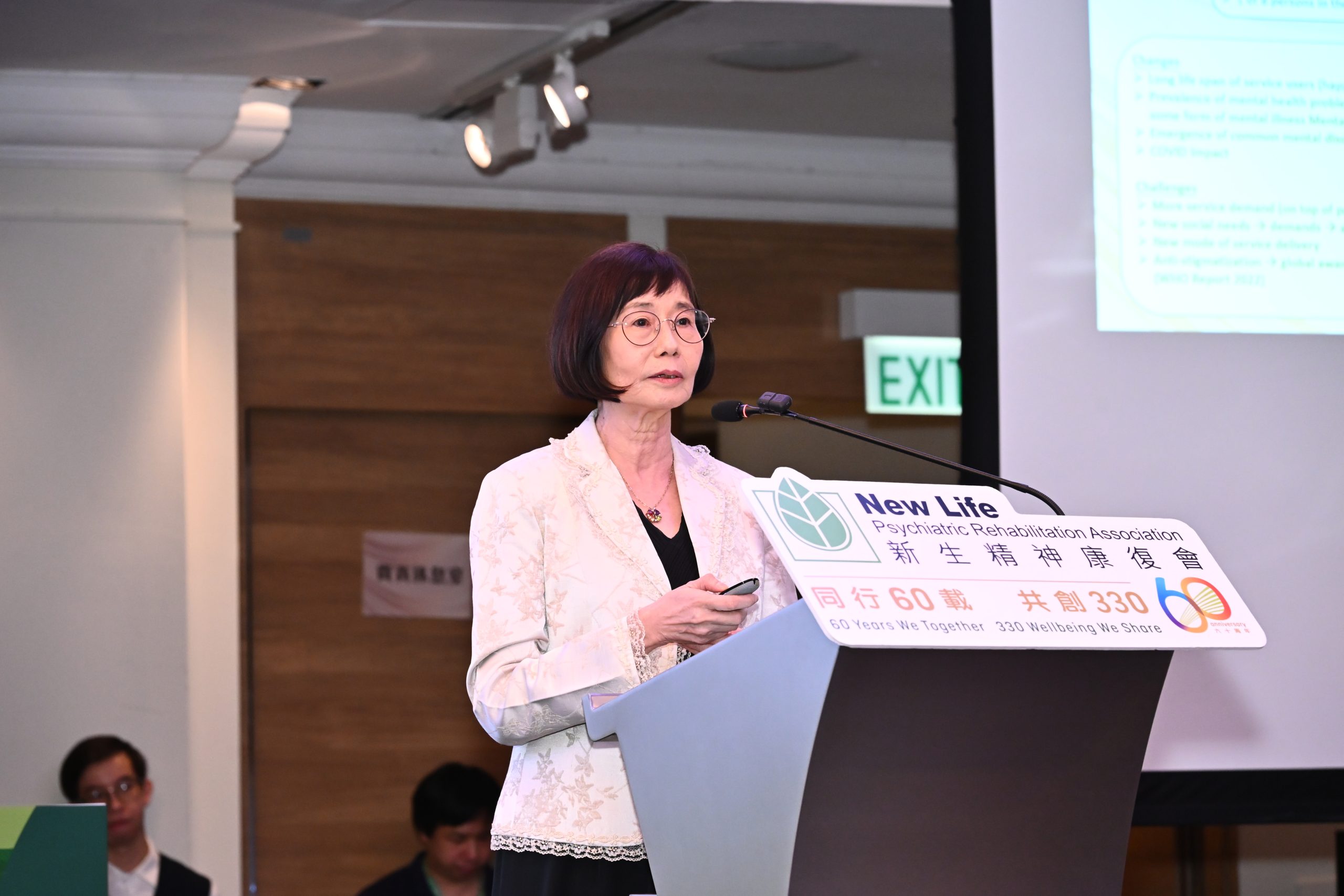 新生會執行委員會主席譚贛蘭教授,GBS, JP 在晚會內分享新生會60年來的服務歷程。