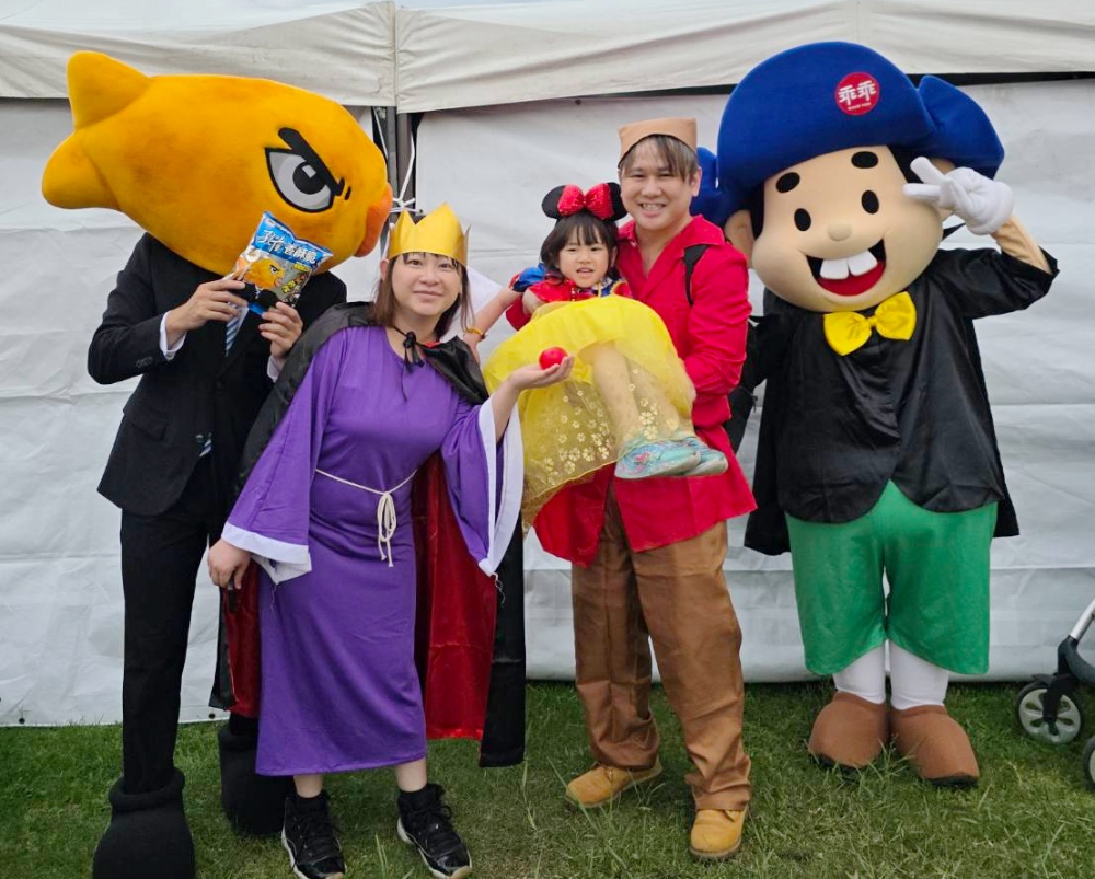 乖乖萬聖節活動熱鬧登場 全新IP角色「香魚君」首度亮相萌翻全場 8 04%E4%B9%96%E4%B9%96%E8%90%AC%E8%81%96%E7%AF%80%E6%B4%BB%E5%8B%95%E7%86%B1%E9%AC%A7%E7%99%BB%E5%A0%B4