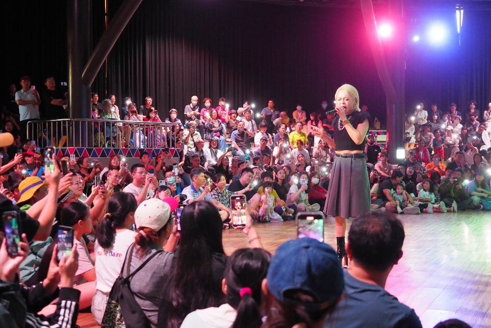 阿里山「muni音樂季」原音響山林 以文化律動開啟阿里山新篇章 7 03%E9%90%B5%E8%82%BA%E6%AD%8C%E5%90%8E %E6%88%B4%E6%84%9B%E7%8E%B2