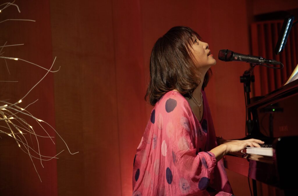 闊別樂壇華麗回歸! 阮丹青唱盡人生四季 兩小時無尿點掀高潮 4 %E4%B8%8B%E5%8D%88400 2025 11 5%E7%9A%84%E5%BD%B1%E5%83%8F 1024x676 1