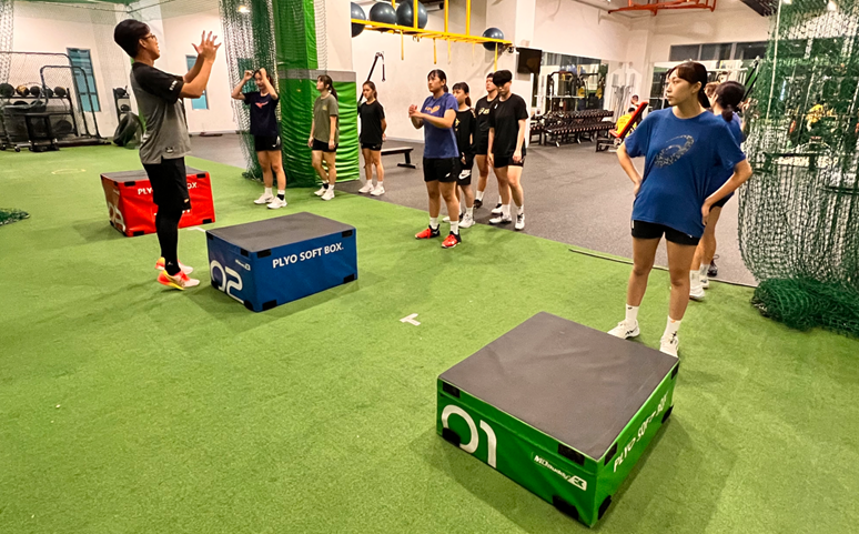 ▲崇越科技旗下全越運動自2022年起開始協助臺北大學女子排球校隊肌力體能及初動負荷訓練當年隨即取得大專甲二級第二名 - 報新聞 Mega News