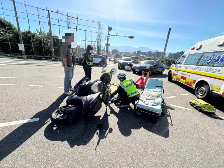 苗栗竹南永貞路口汽機車碰撞 機車騎士左髖骨折送醫