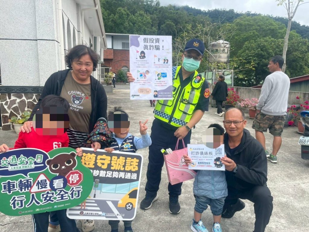 台東崁頂暖警深入社區宣講防詐與交安、關懷弱勢傳遞溫情