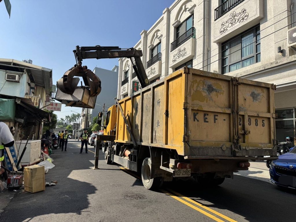 雲林清道專案啟動還路於民 警保障道路順暢與公共安全