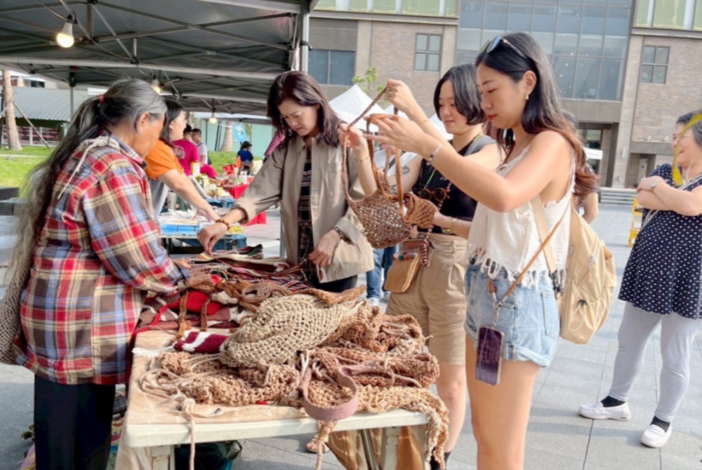 03%E8%87%BA%E6%9D%B1%E5%90%B9%E8%B5%B7%E5%BE%A9%E5%8F%A4%E9%A2%A8%EF%BC%81%E6%85%A2%E6%9D%91%E7%94%9F%E6%B4%BB%E7%AF%80%E5%B8%B6%E4%BD%A0%E9%87%8D%E8%BF%94%E8%88%8A%E6%99%82%E5%85%89