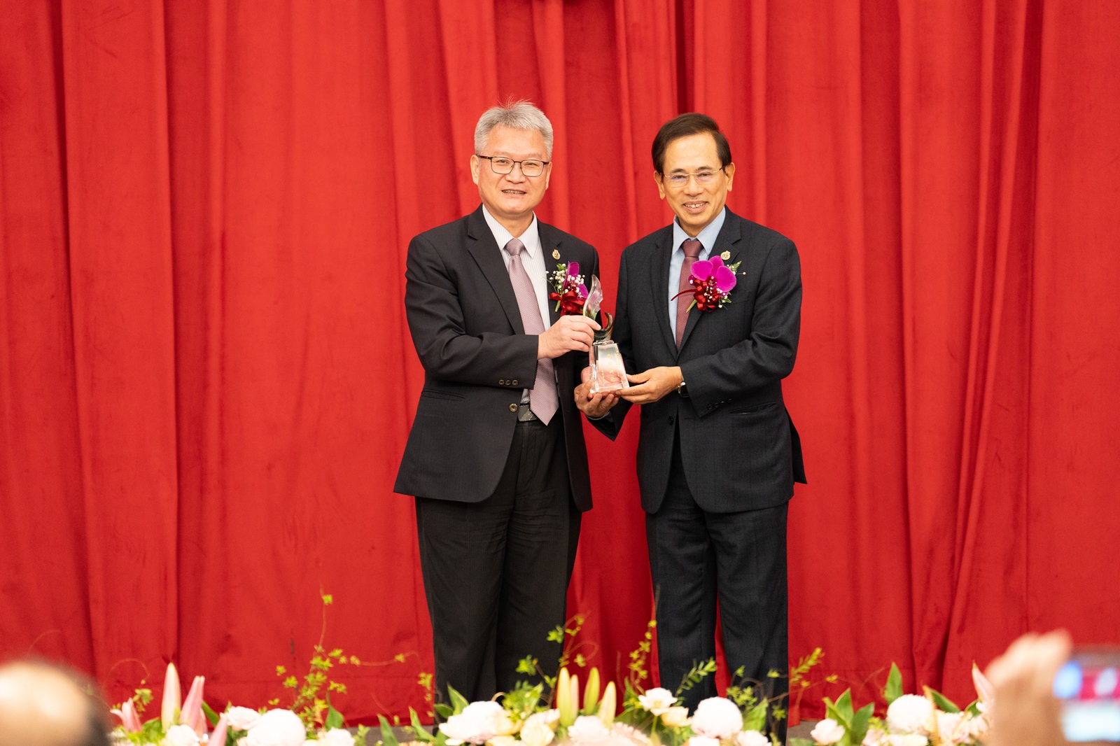 【中山醫大65週年】AI醫療巨擘吳元煌獲頒名譽博士！校友齊聚慶祝護理系60週年