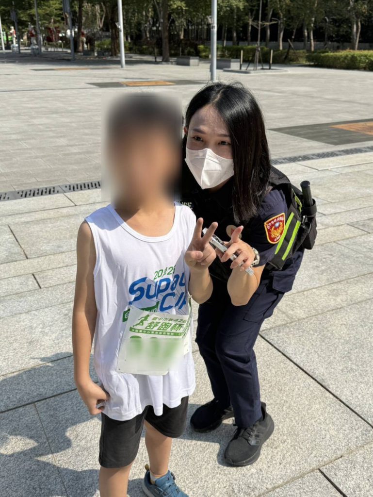 萬人路跑熱力四射！中六警找到「海放」媽媽的7歲小男童
