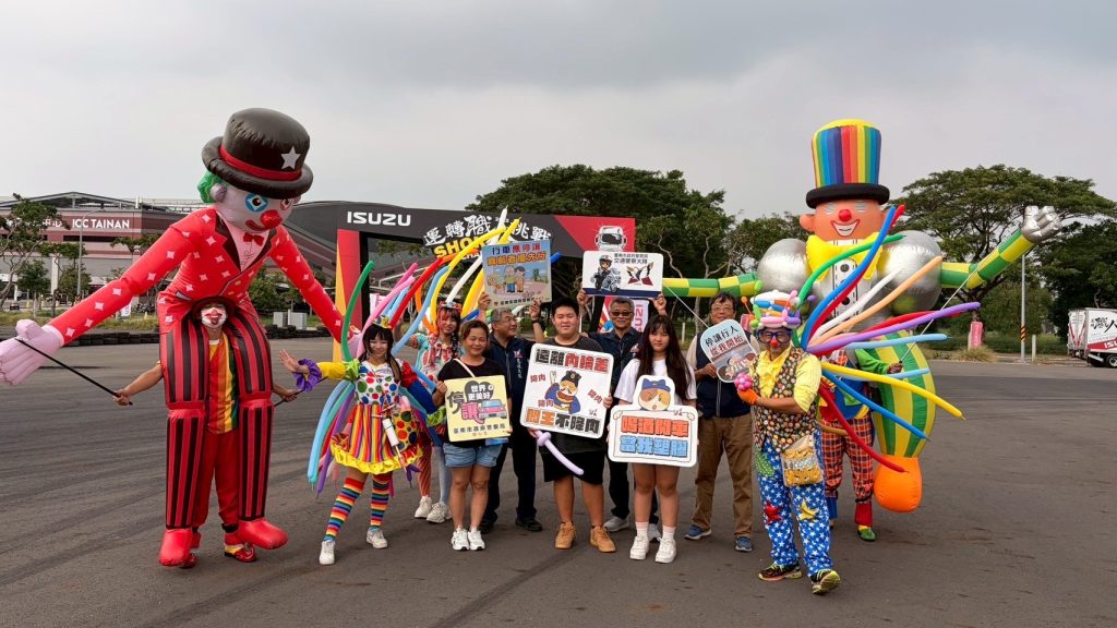 台南交通大隊前往「ISUZU運轉職人挑戰賽」 宣導大型車內輪差安全觀念