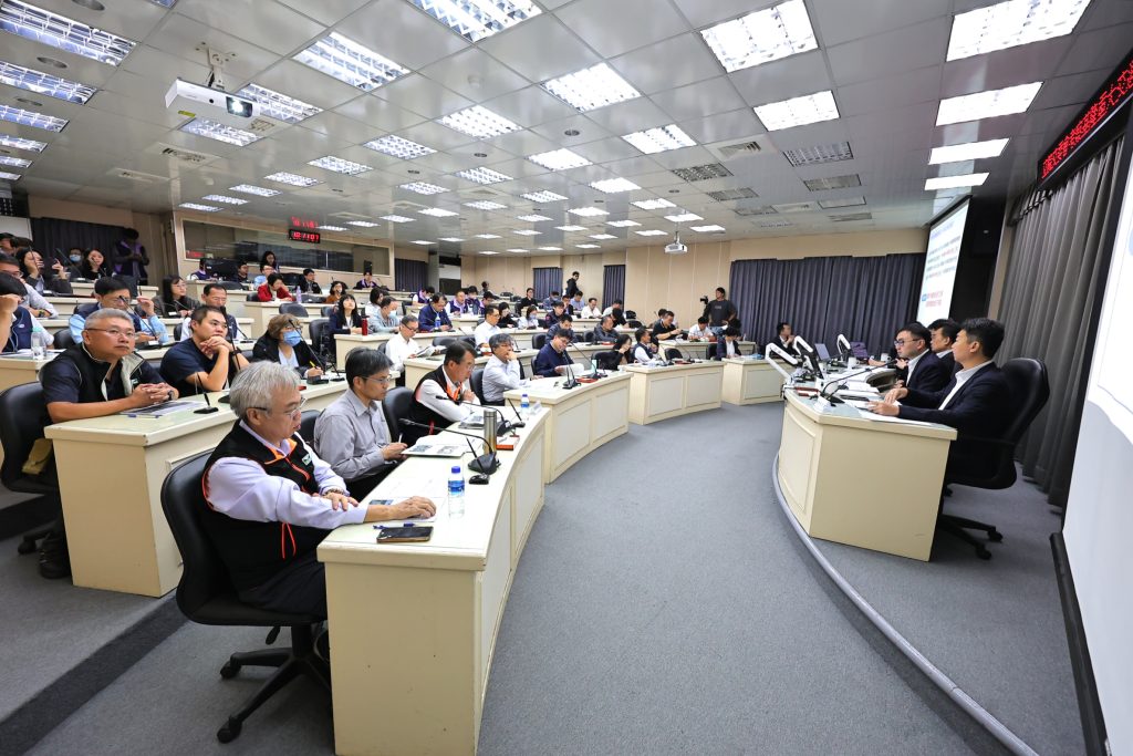 立法院考察基隆交通建設 中央地方攜手推動捷運與電動公車