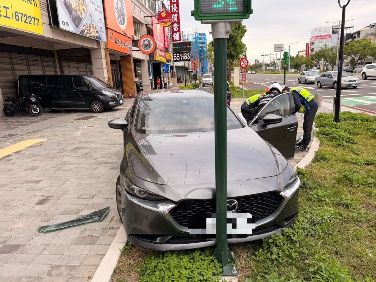 女駕駛疑服安眠藥自撞 竹南警緊急破窗救人
