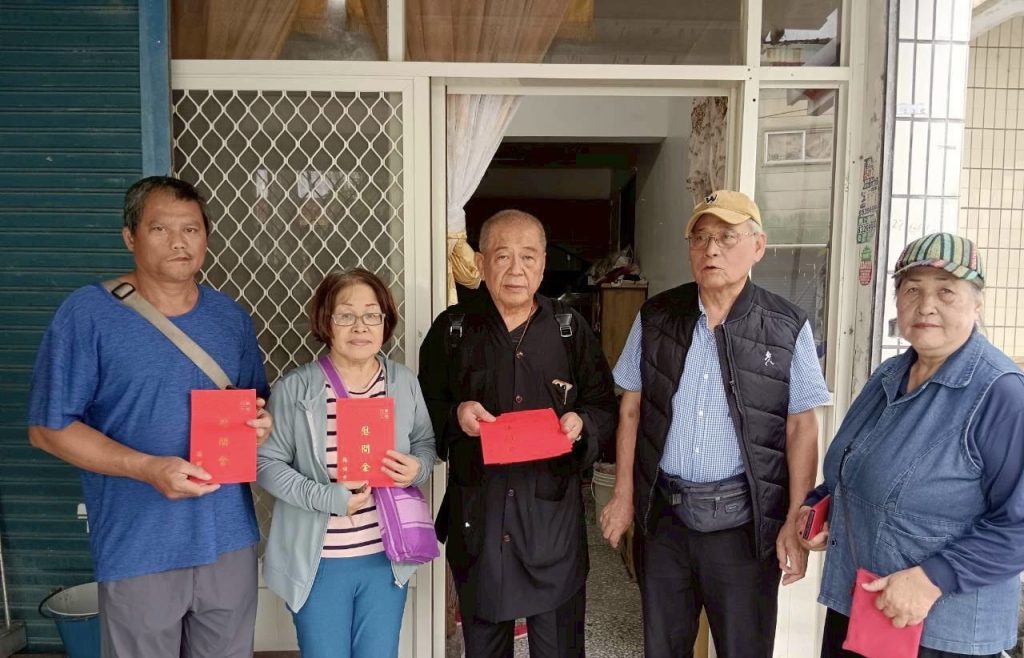 第45次前進災區 前進黨主席楊悟空等友愛心捐物資