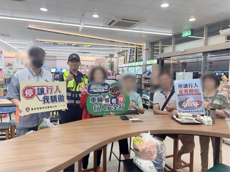 「永樂警深入超商宣導反詐與用路安全　店員與民眾熱情響應」