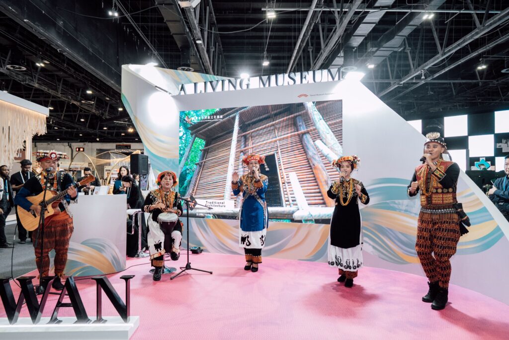 見證臺灣文化力!博物館社群前進2025國際博物館協會杜拜大會 以「AI導覽×傳統展演」揮灑文化科技新溫度 6 3 10 1024x683 1