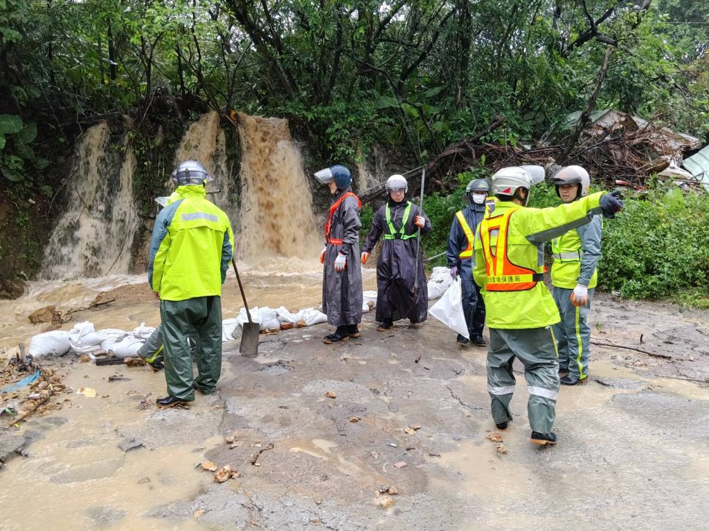 基市工務處會勘調和街內陸湖 將依專業建議改善排水確保居民安全