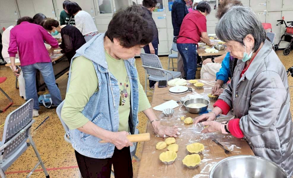 打造頤養環境「家」好味道好食光　八德榮家烘焙教室實用有趣課程爺奶大展手藝共享幸福食光