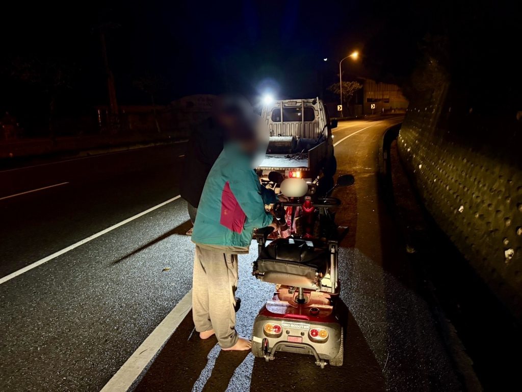 苗栗通霄警協助老翁平安返家