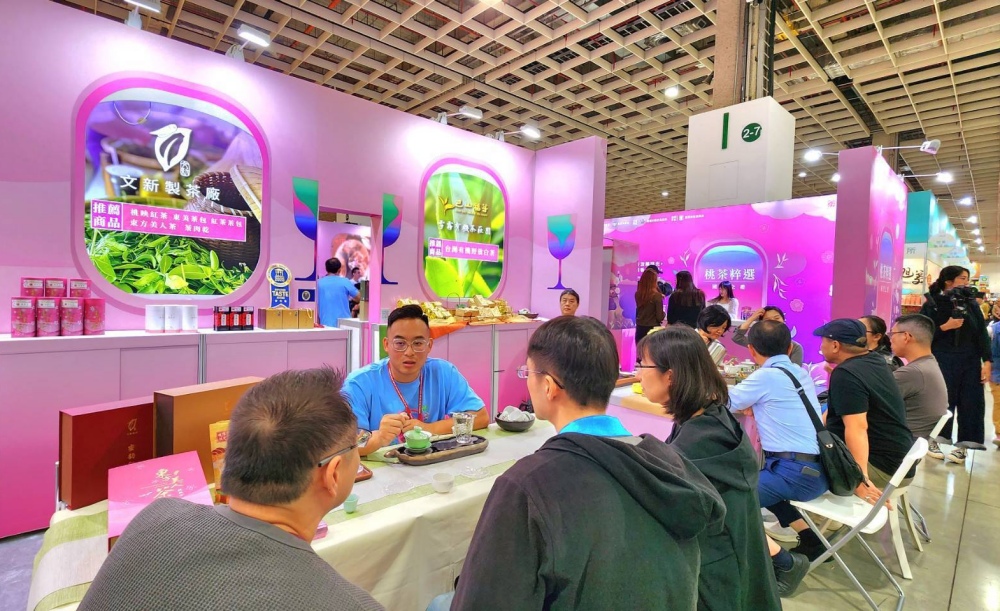 03%E6%96%87%E6%96%B0%E8%A3%BD%E8%8C%B6%E5%BB%A0%E5%BB%A0%E9%95%B7%E9%8D%BE%E6%89%BF%E6%B3%B0%E4%B8%AD%E4%BB%8B%E7%B4%B9%E6%A1%83%E5%9C%92%E5%A5%BD%E8%8C%B6