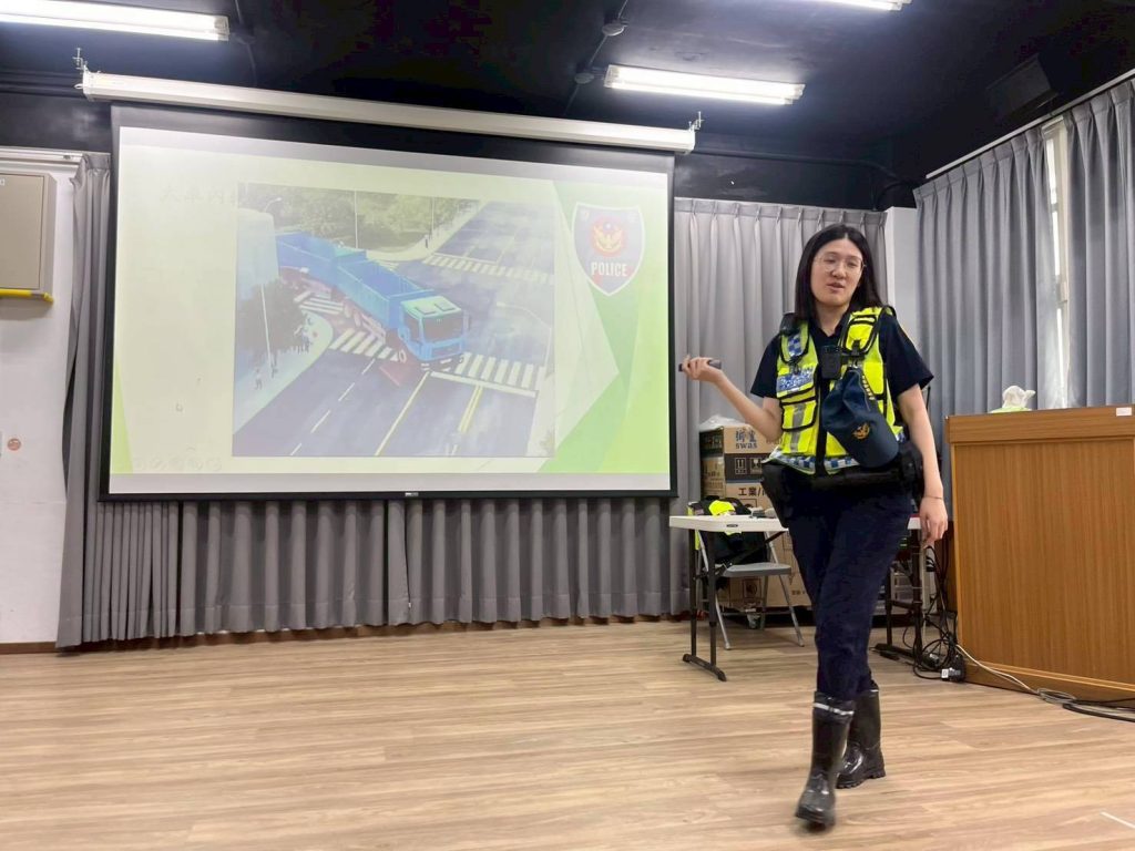 鹿野警「育萱大姐姐」龍田國小宣講　生動有趣讓學童收穫滿滿