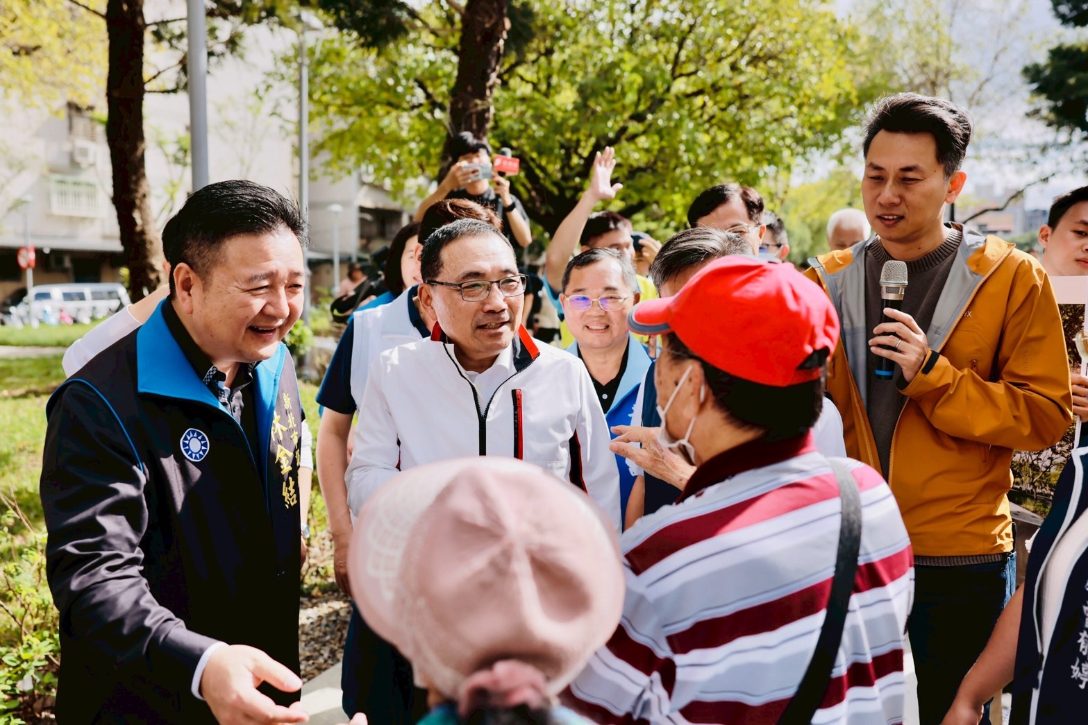 新北市長侯友宜視察土城員和人本通行改善工程進度 預計年底完工 2 %E7%95%B6%E5%9C%B0%E5%B1%85%E6%B0%91%E5%90%91%E5%B8%82%E9%95%B7%E8%A1%A8%E9%81%94%E7%84%A1%E9%9A%9C%E7%A4%99%E5%9D%A1%E9%81%93%E6%94%B9%E5%96%84%E7%9A%84%E9%9D%9E%E5%B8%B8%E5%8F%8B%E5%96%84