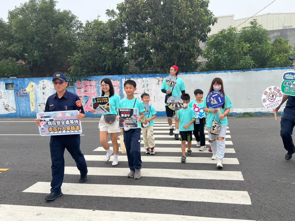 臺西警「東勢鄉親子健走活動」交通疏導 賣力宣導「行人交通安全」
