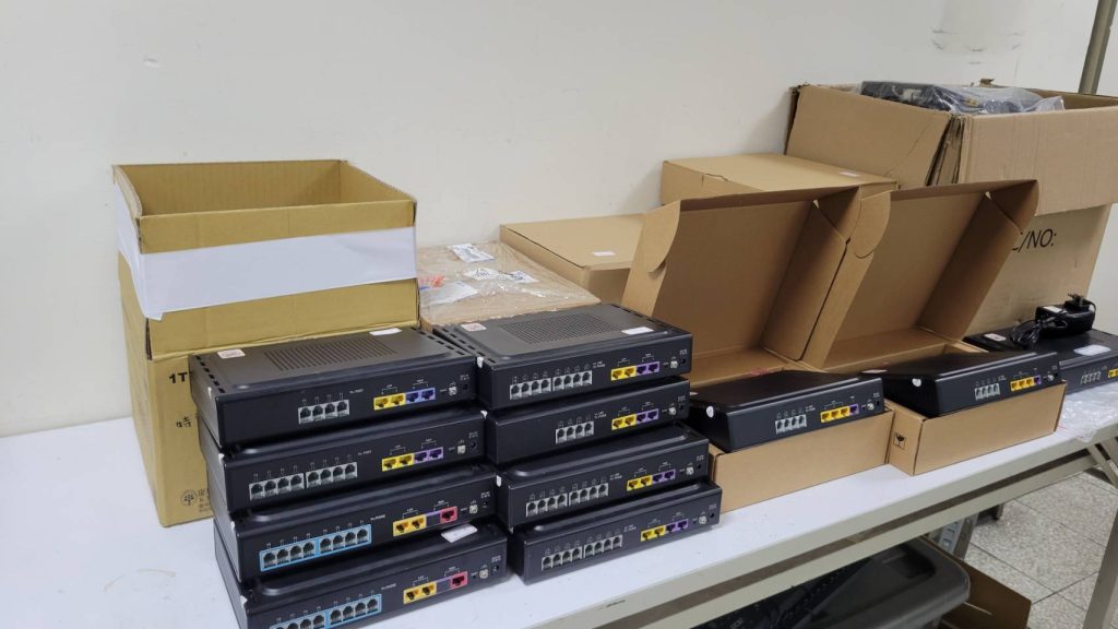 台中刑大破獲完整中繼詐欺機房 19人落網、扣押IPPBX設備50台