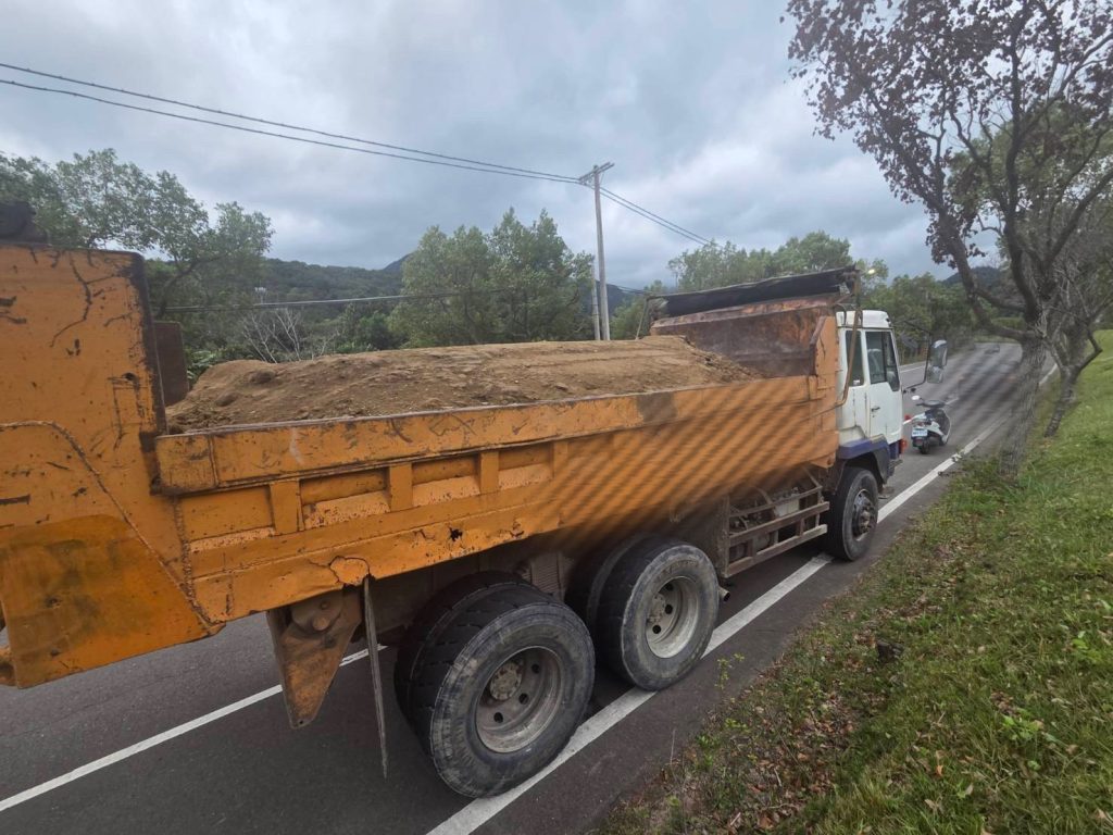 苗栗南庄警落實巡邏勤務 查獲意圖傾倒廢棄土石