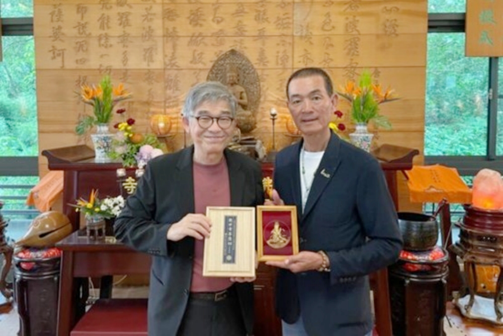 01%E5%8C%97%E6%B8%AF%E6%9C%9D%E5%A4%A9%E5%AE%AE%E6%94%9C%E6%89%8B%E6%8E%A8%E5%87%BA24K%E7%B4%94%E9%87%91%E8%A7%80%E9%9F%B3%E8%92%94%E7%B9%AA%E8%81%96%E5%83%8F 1