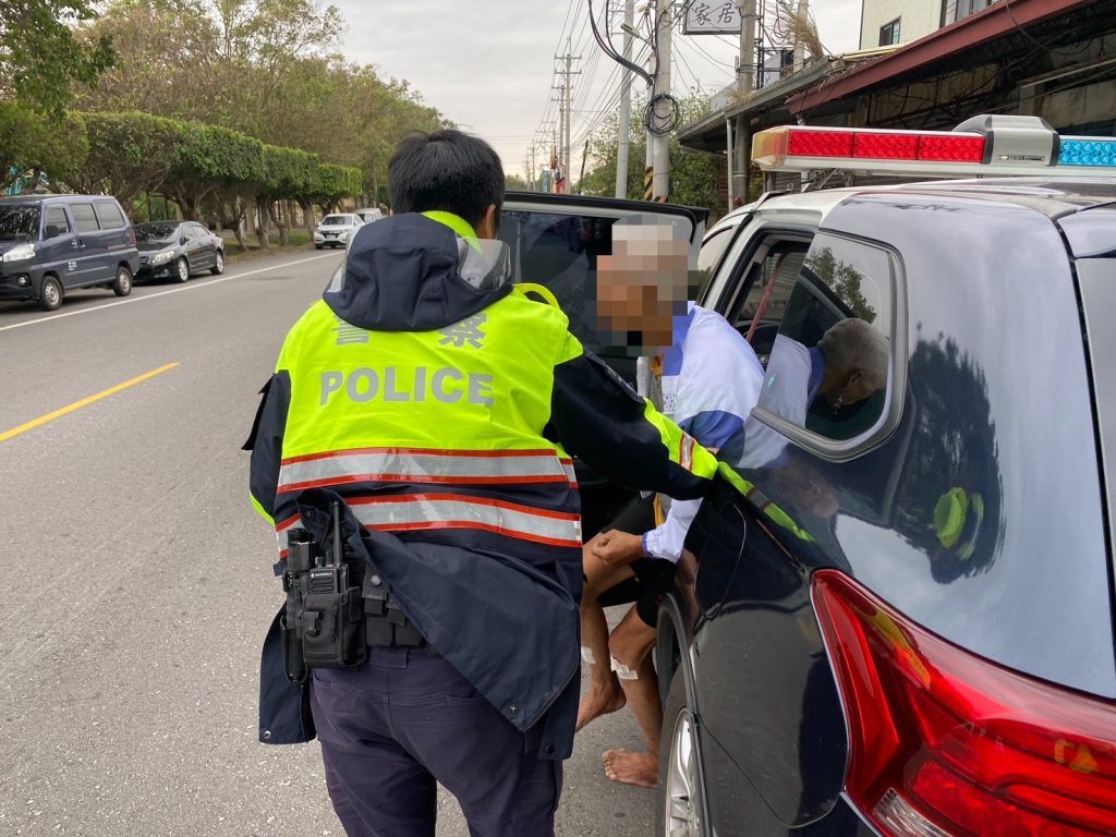 寒冬赤腳迷途7公里　豐原警民合力護送長者返家