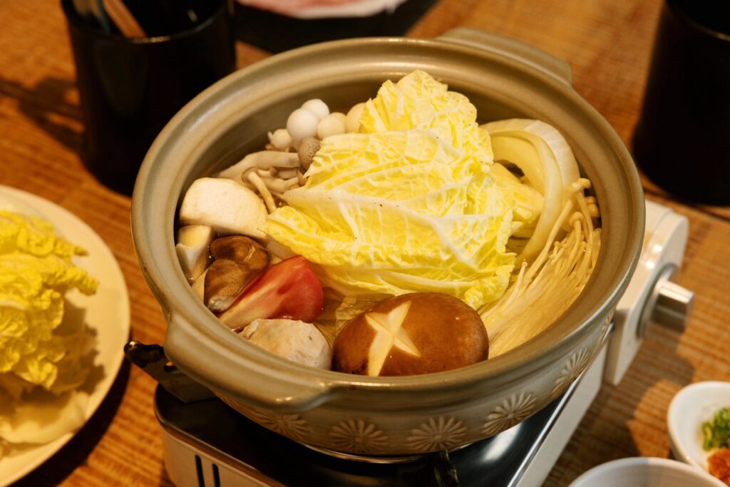 %E6%97%A5%E6%9C%AC%E7%A7%8B%E7%94%B0%E7%89%9B%E8%82%8B%E7%9C%BC%E7%B4%90%E7%B4%84%E5%AE%A2%E8%82%89%E5%93%812%E9%81%B81%E9%AE%AE%E8%B1%9A%E9%8D%8B%E5%A5%97%E9%A4%90 1024x683 1