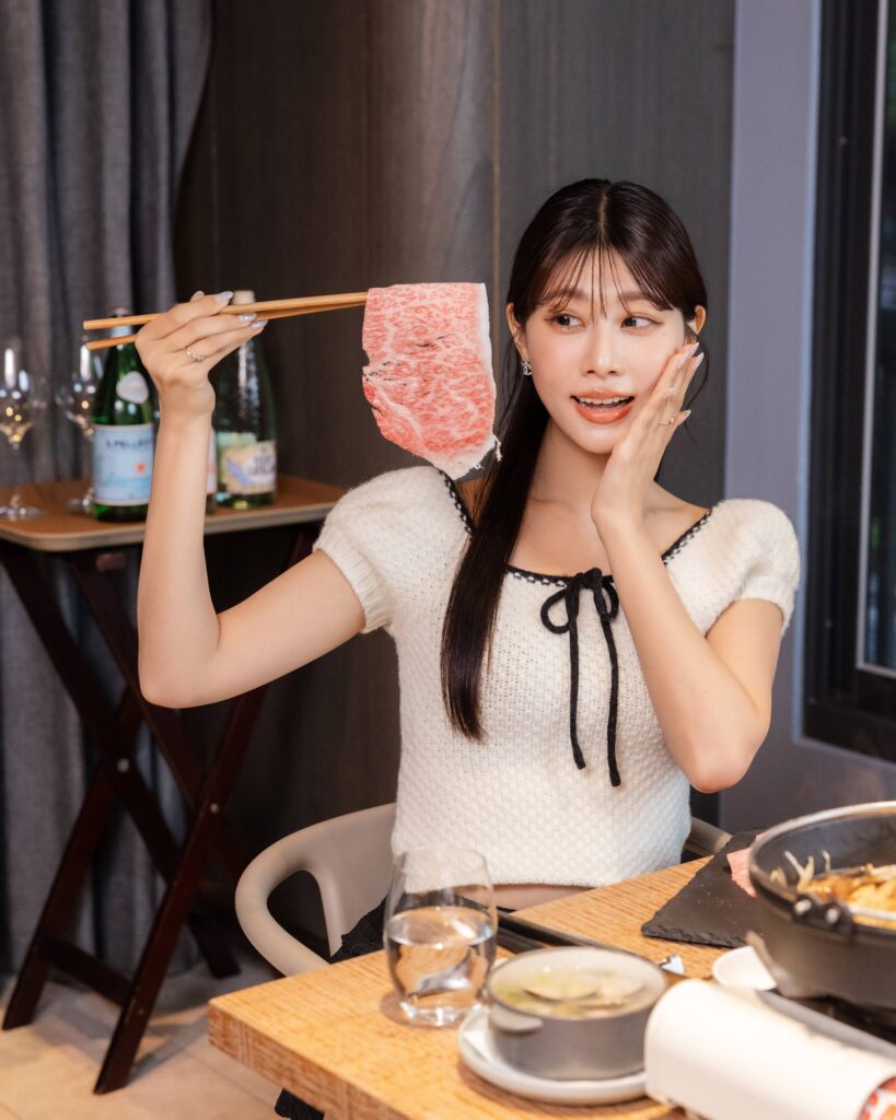 %E5%9C%A8%E5%8F%B0%E8%B6%85%E4%BA%BA%E6%B0%A3%E6%97%A5%E6%9C%AC%E8%97%9D%E4%BA%BA%E9%98%BF%E9%83%A8%E7%91%AA%E5%88%A9%E4%BA%9E%E7%89%B9%E5%88%A5%E5%96%9C%E6%AD%A1%E8%82%8B%E7%9C%BC%E9%83%A8%E4%BD%8D%E9%A9%9A%E5%91%BC%E8%82%89%E7%89%87%E6%AF%94%E8%87%89%E9%82%84%E5%A4%A7 819x1024 1