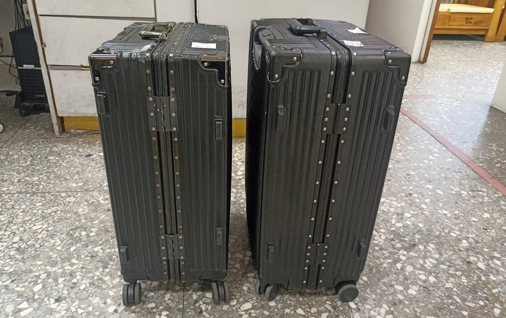 ▲圖說：兩名客運乘客攜帶的行李「撞箱」，下車時錯拿對方行李箱卻不自知                （圖／台中市政府 提供）