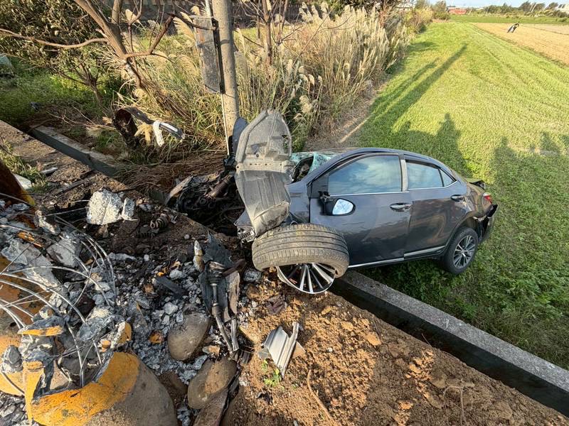 苗栗後龍溪州路自撞事故　男子疑情緒失控自傷