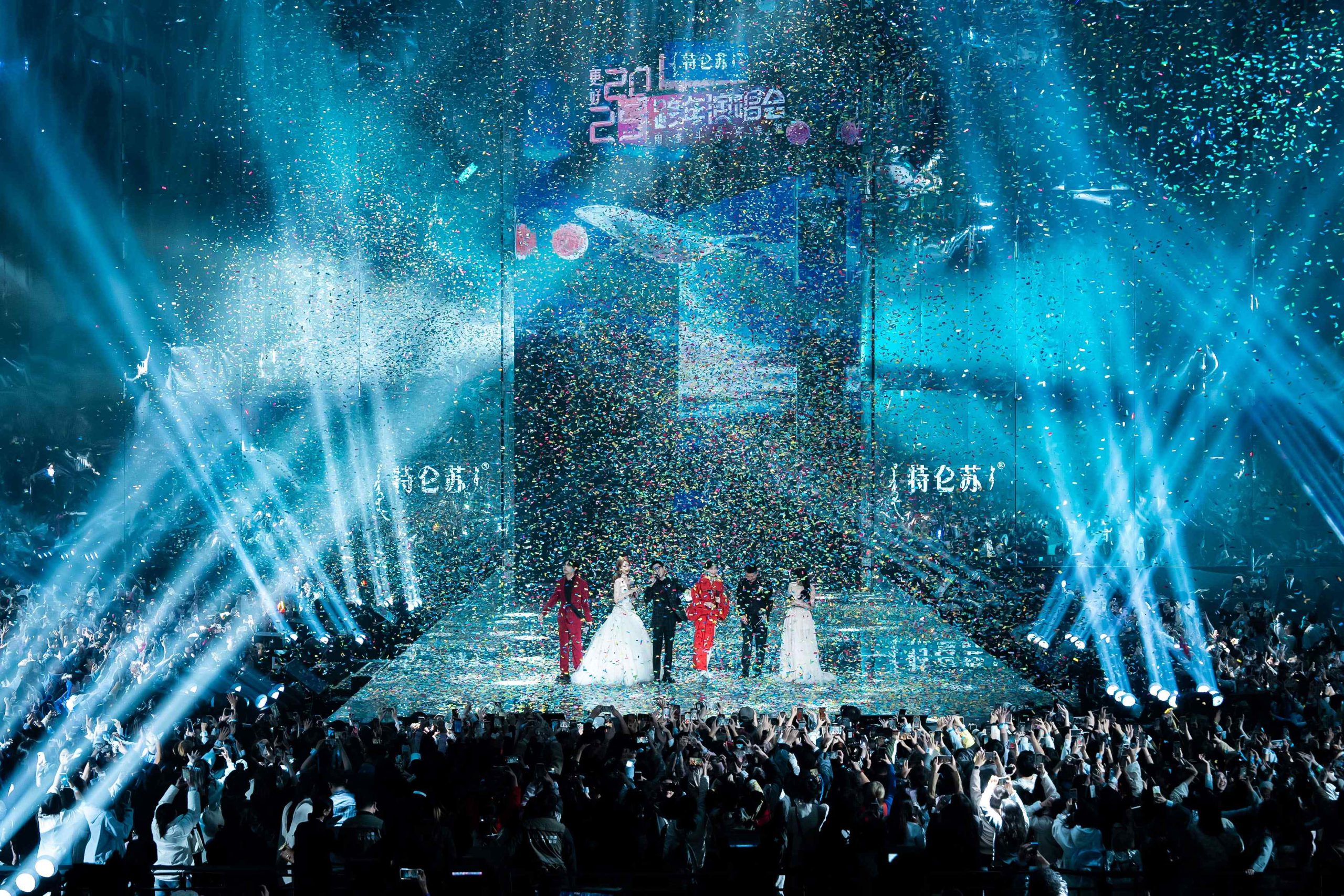 去年，《更好2025江蘇衛視跨年演唱會》現場氣氛熱烈，全場觀眾起立倒數，與線上億萬觀眾共迎新年。