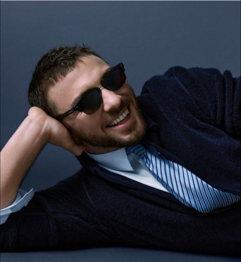 Rocco Ritchie 的鬆弛宣言:Giorgio Armani 男性風格的真正力量