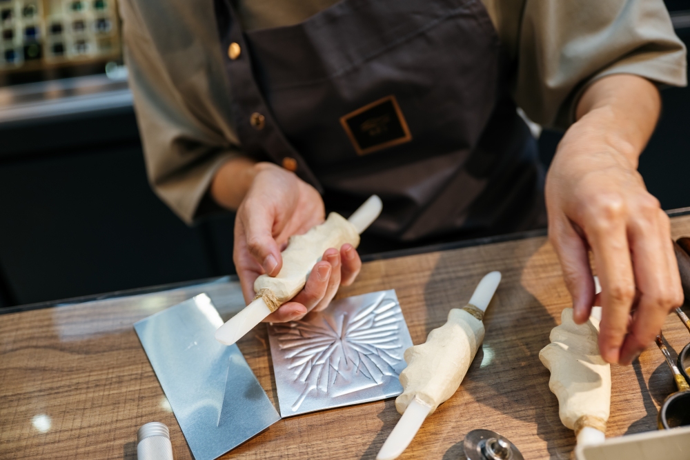 從庇護到共好:傳玻者打造友善職場的新典範 4 01%E5%82%B3%E7%8E%BB%E8%80%85%E6%9C%83%E7%89%B9%E5%88%A5%E8%A8%AD%E8%A8%88%E5%B1%AC%E6%96%BC%E4%BB%96%E5%80%91%E7%9A%84%E8%A3%BD%E5%85%B7%E8%BC%94%E5%85%B7 1