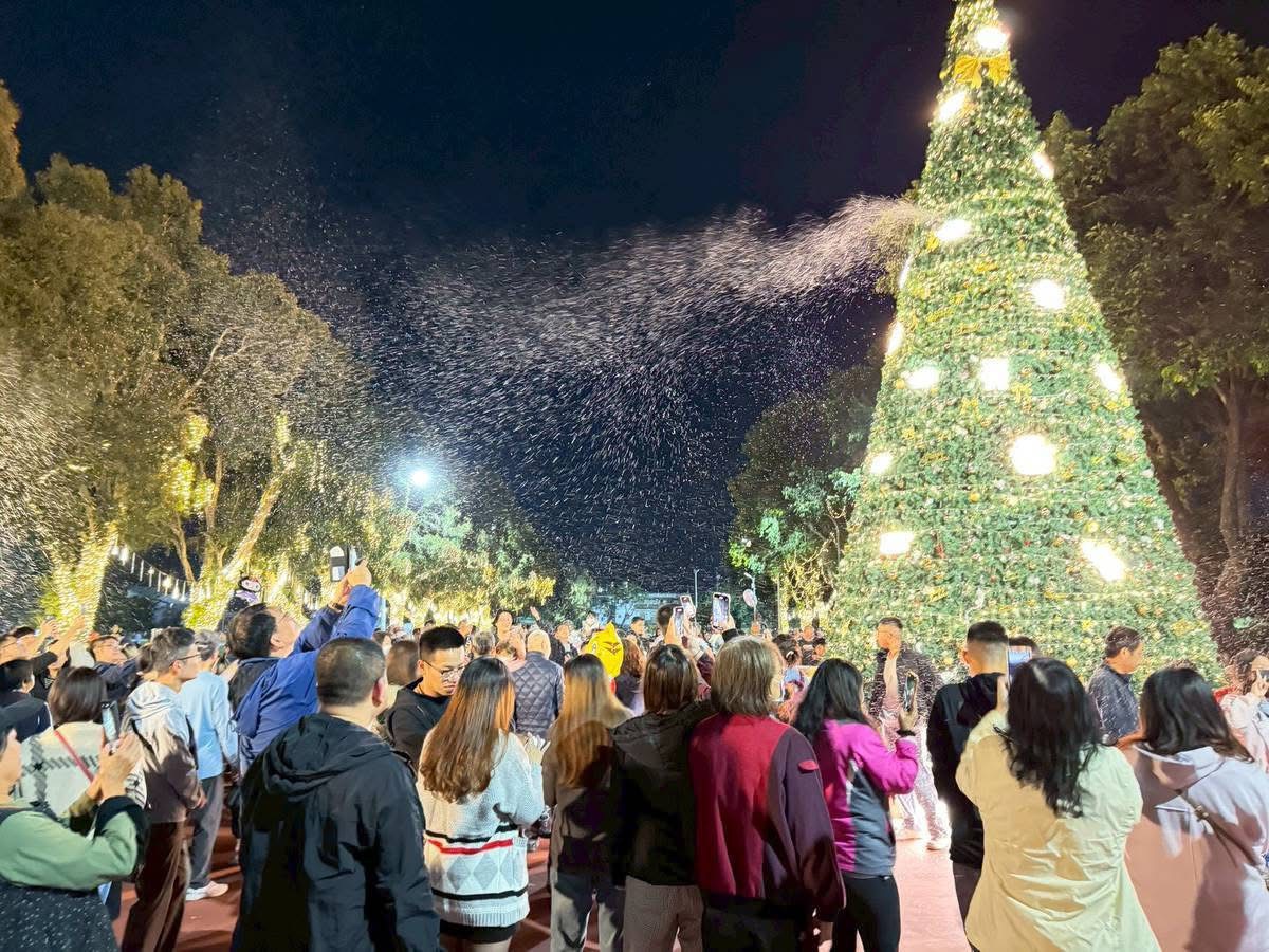 每日飄雪不停歇!「Chill 雪奇遇幸福降臨」 6 01%E8%8B%97%E6%A0%97%E8%80%B6%E8%AA%95%E5%9F%8Echill%E9%9B%AA%E5%A5%87%E9%81%872025%E8%8B%97%E6%A0%97%E8%80%B6%E8%AA%95%E5%9F%8E 1