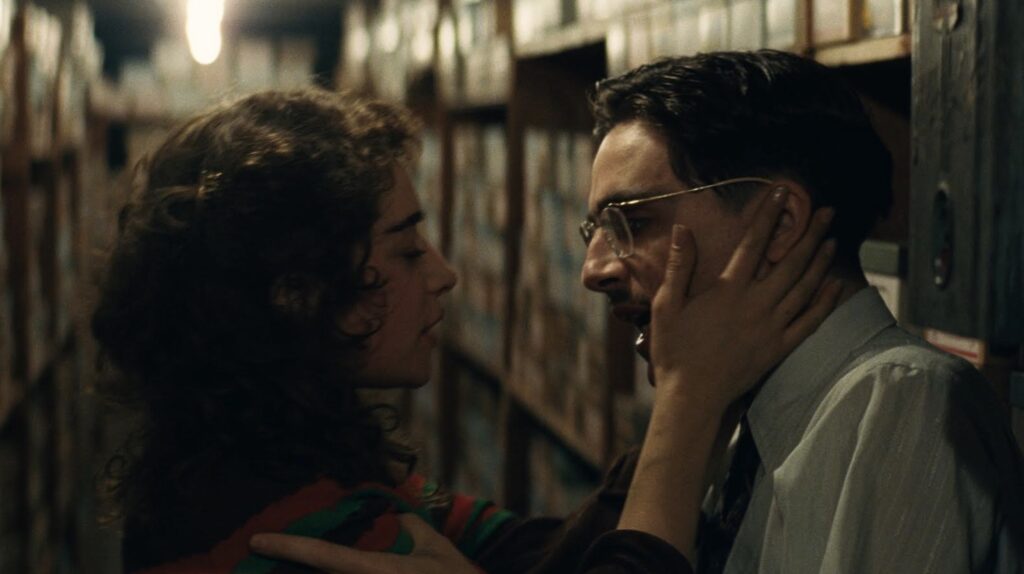 聖誕最強檔!【橫衝直闖】入圍金球獎三大獎項!提摩西夏勒梅「21世紀最偉大演出」 4 %E4%B8%8B%E5%8D%88535 2025 12 9%E7%9A%84%E5%BD%B1%E5%83%8F 1 1024x574 1