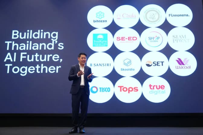 泰國Google雲兩大布局 台商AI與海纜機會 Google Cloud 在泰國發布包含「PanyaThAI」在內的兩項重大計畫,與在地企業與學界夥伴攜手,推動生成式與代理型 AI 應用,加速泰國數位與 AI 經濟發展。(圖翻攝自crnasia)