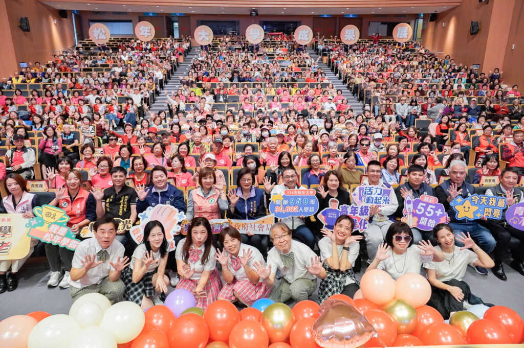 114年新北市松年大學成果展 高齡世代展現才華 青春不老超進化 4 %E6%96%B0%E5%8C%97%E5%B8%82%E6%9D%BE%E5%B9%B4%E5%A4%A7%E5%AD%B8%E5%8B%95%E6%85%8B%E6%88%90%E6%9E%9C%E5%B1%9510%E6%97%A5%E5%9C%A8%E5%B8%82%E5%BA%9C3%E6%A8%93%E5%A4%9A%E5%8A%9F%E8%83%BD%E9%9B%86%E6%9C%83%E5%A0%82%E7%99%BB%E5%A0%B4 1024x681 1