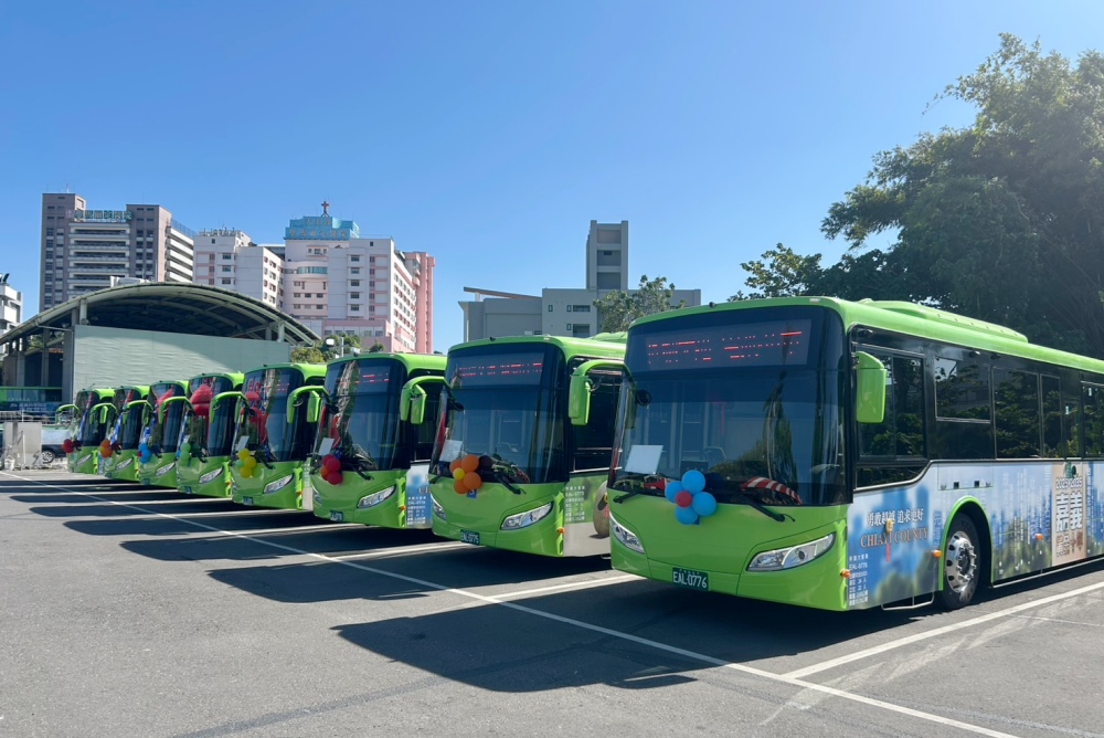 嘉義縣首採購華德動能新電巴上路 全新充電場站同步啟用 5 01%E5%98%89%E7%BE%A9%E7%B8%A3%E9%A6%96%E6%8E%A1%E8%B3%BC%E8%8F%AF%E5%BE%B7%E5%8B%95%E8%83%BD%E6%96%B0%E9%9B%BB%E5%B7%B4%E4%B8%8A%E8%B7%AF 1