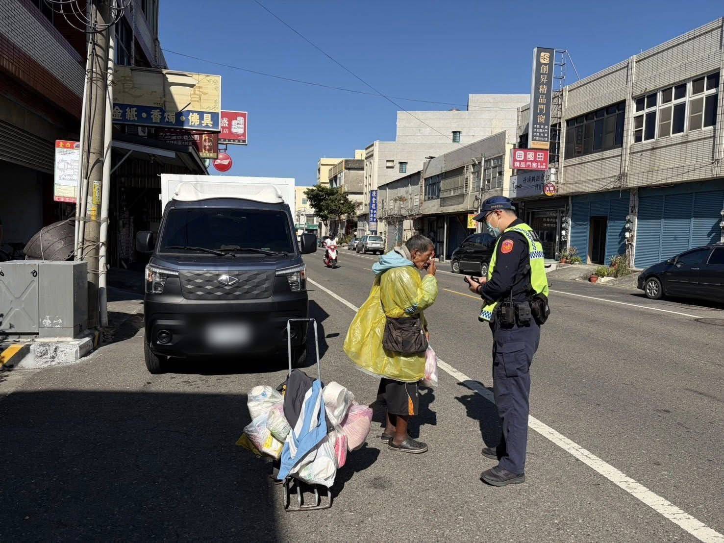 男子南下參加廟會迷途——臺西警及援助他順利踏上旅程