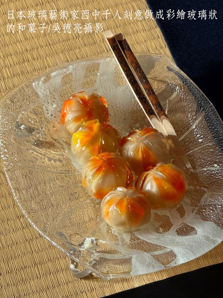 日本玻璃藝術家西中于人刻意做成彩繪玻璃狀的和菓子 - 報新聞 Mega News