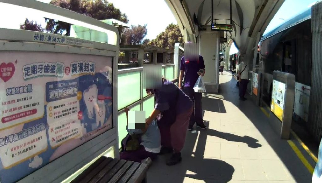 熱昏倒在公車站！女癱軟無力動彈　警民救援送醫