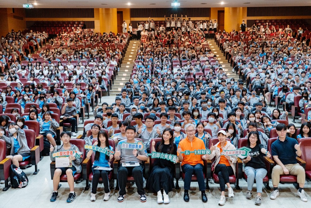合庫人壽《一五一十好好說・一拍即合爽爽過》校園巡講 學生熱烈響應 校長肯定:「為學生點亮人生下一步」 4 01%E5%90%88%E5%BA%AB%E4%BA%BA%E5%A3%BD%E6%8A%95%E8%B3%87%E9%83%A8%E4%B8%BB%E7%AE%A1%E5%94%90%E5%AE%9C%E7%AB%8B%E7%B2%BE%E5%BD%A9%E5%88%86%E4%BA%AB%E5%8F%B0%E4%B8%8B%E5%AD%B8%E7%94%9F%E5%BA%A7%E7%84%A1%E8%99%9B%E5%B8%AD 1