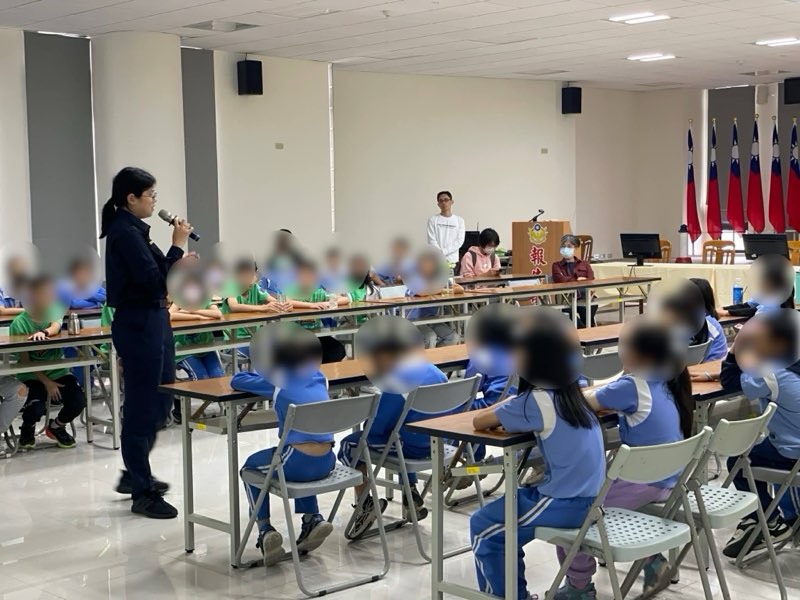 學童警察體驗日 參訪臺東分局零距離體驗警察工作