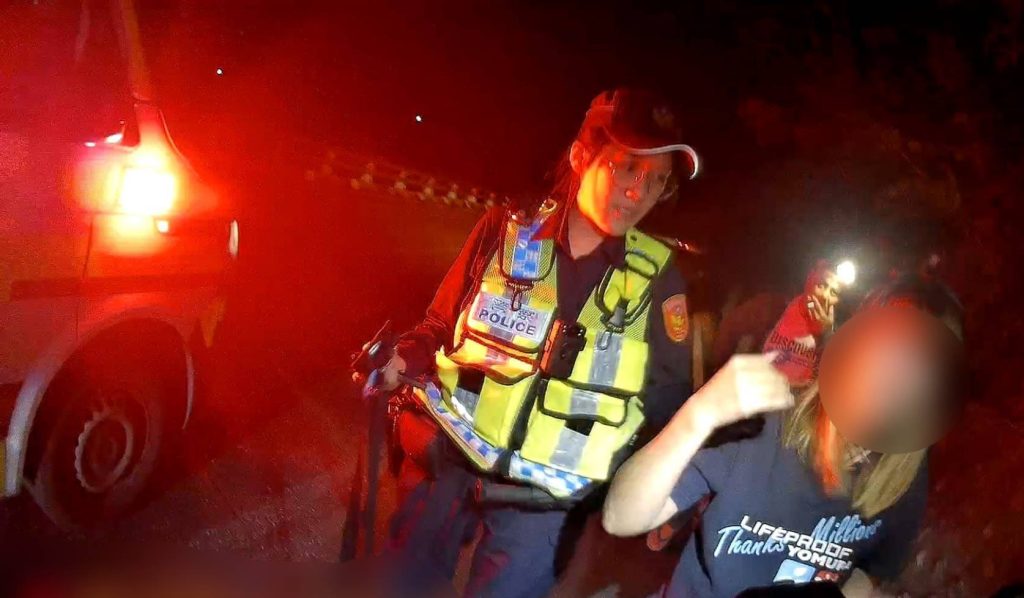 鹿野警馳援暗夜倒臥路旁女子 暖心協助返家避免憾事