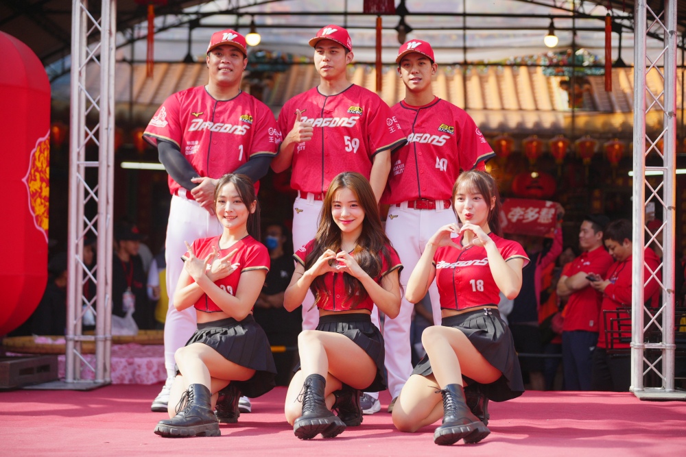 全世界永靖人的家庭日 「謝平安家年華」萬人齊聚呷平安 5 02%E5%91%B3%E5%85%A8%E9%BE%8D%E7%90%83%E5%93%A1%E9%99%B3%E5%AD%90%E8%B1%AA%E9%99%B3%E5%86%A0%E5%81%89%E6%9D%8E%E8%87%B4%E9%9C%96%E8%88%87%E5%B0%8F%E9%BE%8D%E5%A5%B3%E6%9D%8E%E5%A4%9A%E6%85%A7%E5%8F%A3%E6%B0%B4%E5%BC%B5%E6%99%B4%E7%8F%BE%E8%BA%AB%E6%B0%B8%E9%9D%96%E8%AC%9D%E5%B9%B3%E5%AE%89%E5%AE%B6%E5%B9%B4 1