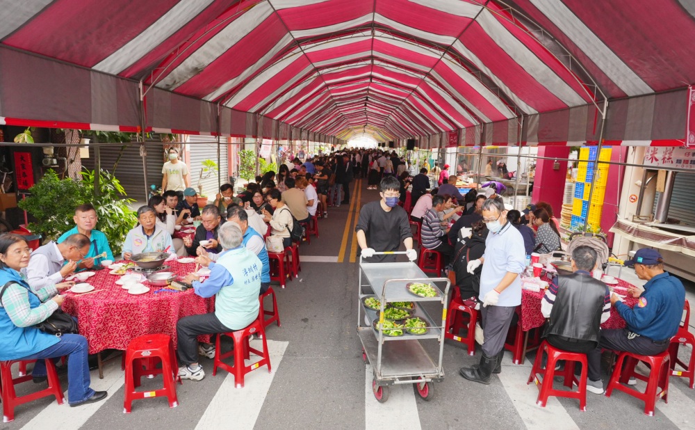 全世界永靖人的家庭日 「謝平安家年華」萬人齊聚呷平安 6 01%E4%BB%8A%E5%B9%B4%E7%9A%84%E6%A2%85%E8%8A%B1%E5%B9%B3%E5%AE%89%E5%AE%B4%E6%9B%B4%E6%98%AF%E7%9B%9B%E6%B3%81%E7%A9%BA%E5%89%8D%E5%B8%AD%E9%96%8B338%E6%A1%8C%E5%89%B5%E4%B8%8B%E6%AD%B7%E5%B9%B4%E6%96%B0%E9%AB%98%E5%9C%96%E9%A0%82%E6%96%B0%E5%92%8C%E5%BE%B7%E6%96%87%E6%95%99%E5%9F%BA%E9%87%91%E6%9C%83