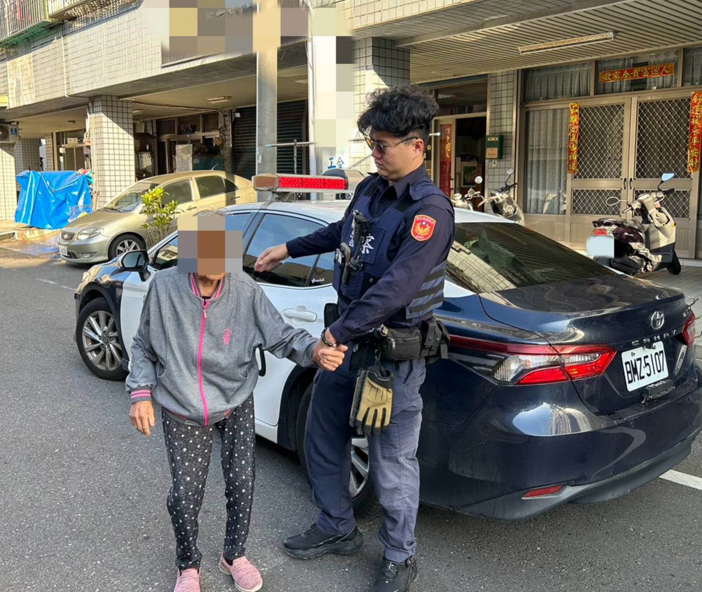北港警協助迷迷老婦–清晨低溫中平安返家